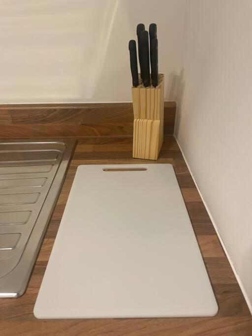#0505 One Bedroom Serviced - Free Parking *